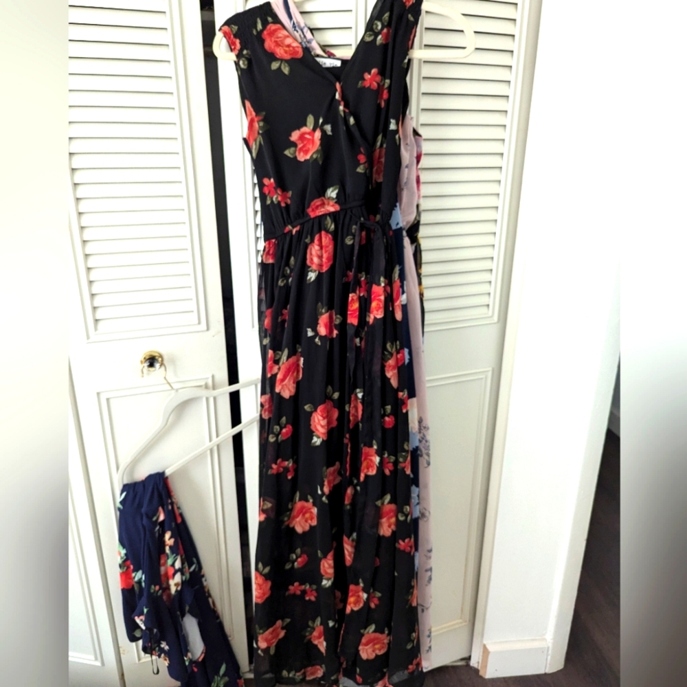 Jolie & Vie Black and Rose Maxi Dress